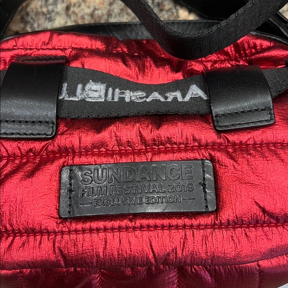 NWT’S RUDSAK Nylon Metallic Red & Black Bag/Fanny Pack With Gloves - Picture 5 of 7